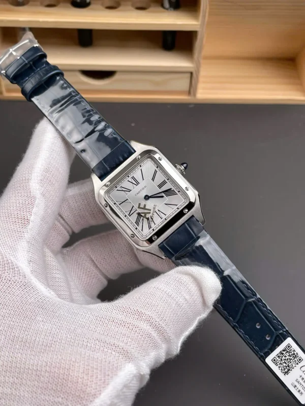 Dong-Ho-Cartier-Santos-Dumont-WSSA0022-Rep-11-Nam-Day-Da-Mau-Xanh-Duong-AF-Factory-435mm-3.jpg.webp