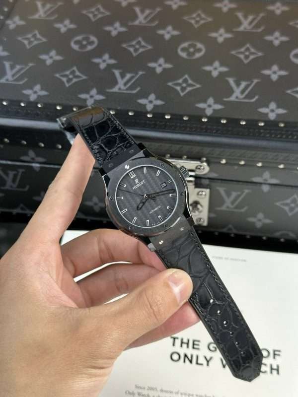 Hublot Classic Fusion Replica Watch Refined Ceramic Carbon Dial 42mm