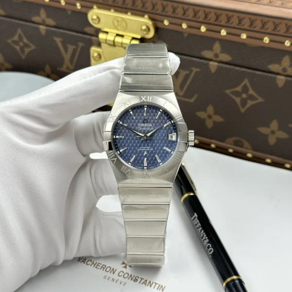 Dong-Ho-Omega-Constellation-Replica-11-Mat-Xanh-Duong-May-Co-Thuy-Sy-38mm-1.jpg.webp