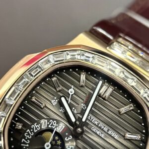 Patek Philippe Replica 1:1 Watch Nautilus 5724 18K Solid Gold With Natural Diamonds 40mm - Image 3