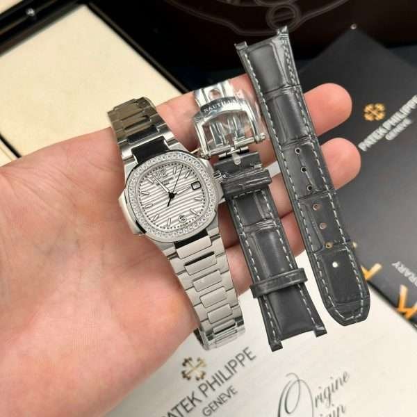 Patek Philippe Replica 1:1 Watch Nautilus 7010 Highest Quality for Women 32mm