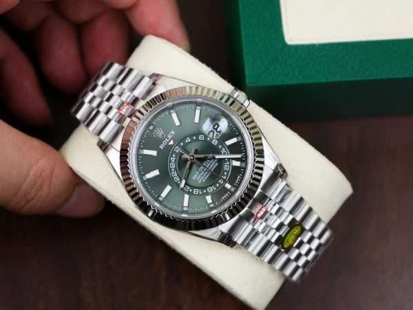 Dong-Ho-Rolex-Replica-Cao-Cap-Sky-Dweller-Mat-Xanh-La-Cay-Day-Jubilee-42mm-2-600x451-1.jpg