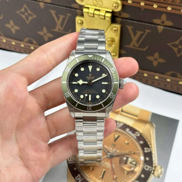 Dong-Ho-Tudor-Black-Bay-Harrods-M79230G-Replica-11-Vien-Xanh-La-Cay-Xuong-ZF-41mm-11.jpg