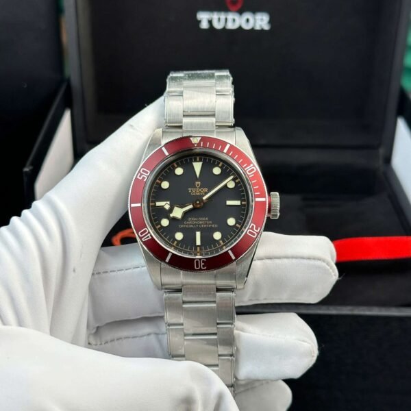 Dong-Ho-Tudor-Heritage-Black-Bay-Replica-11-Day-Kim-Loai-Nha-May-ZF-41mm-3.jpg