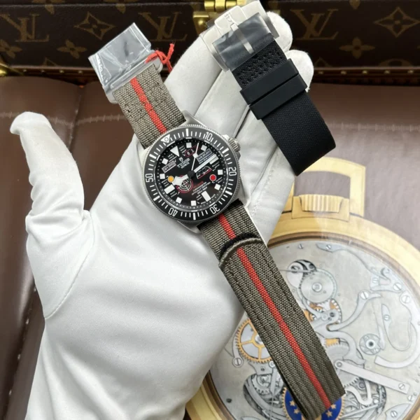 Dong-Ho-Tudor-Pelagos-FXD-GMT-Replica-11-May-Co-Thuy-Sy-Nha-May-M-42mm-1.jpg.webp