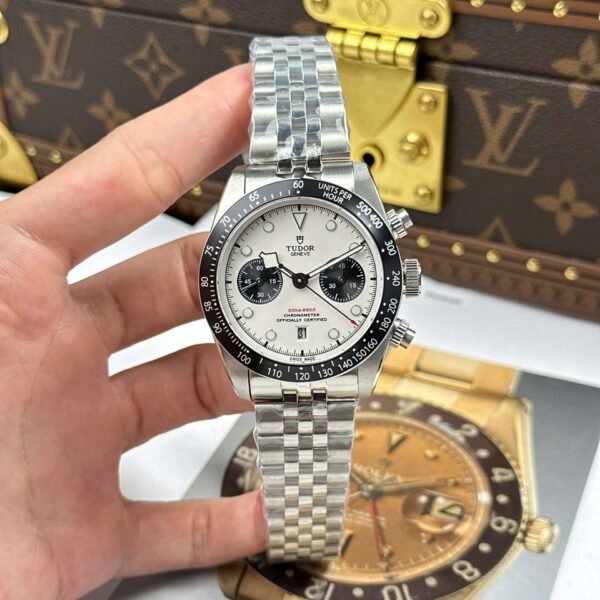 Dong-Ho-Tudor-Replica-11-Black-Bay-Chronograph-Mat-Trang-Xuong-TW-41mm-1.jpg