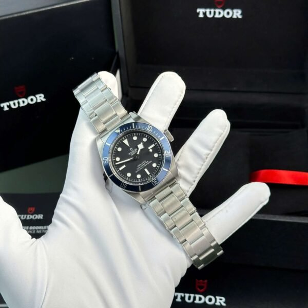 Dong-Ho-Tudor-Replica-11-Heritage-Black-Bay-Mat-Xanh-Blue-Nha-May-ZF-41mm-1.jpg