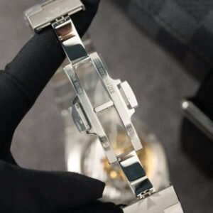 Vacheron Constantin Overseas 4500V Green Dial 41mmm - Image 3