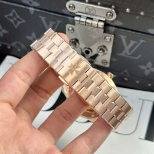 Vacheron Constantin Overseas 4500V Replica 11 Rose Gold-Plated White Dial - Image 4