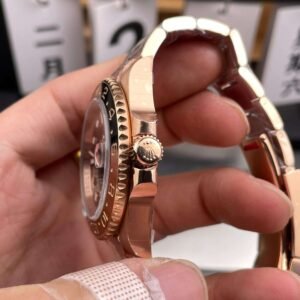 Rolex GMT-Master II 126715CHNR Rootbear Rose Gold 40mm - Image 4